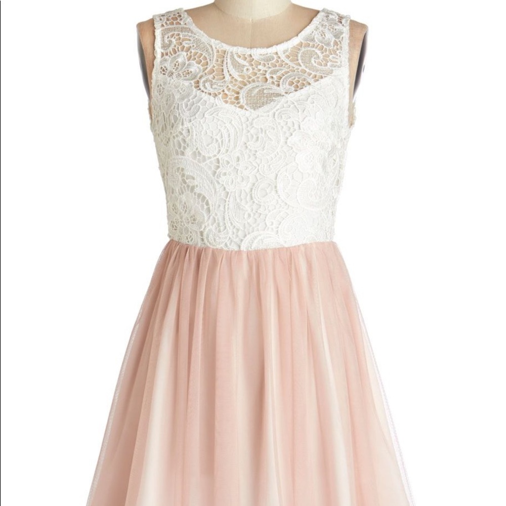 White lace, deep V back, pink tule, dress, med